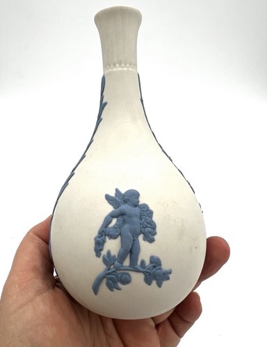 Wedgwood reverse colors white - reverse,