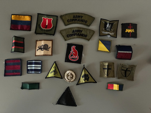 Various military cloth - various, badges