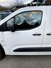 2020 CITROEN BERLINGO MK3 PASSENGER NEARSIDE LEFT FRONT DOOR IN WHITE (DAMAGE)