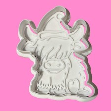 Christmas Highland Cow Cookie Cutter & Embosser – Festive Cow Stamp