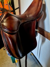 Childeric DAC Dressage Saddle, eye catching rich brown colour, super comfy