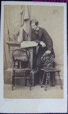 PCV700 - Photo CDV Man Reading