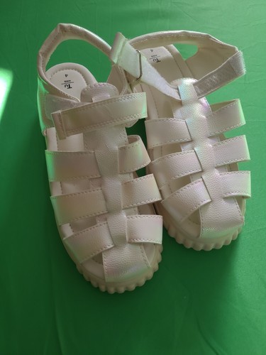 Size metalic white - 4, sandles