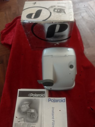 Polaroid 600 instant camera - 600,