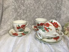 Duchess fine Bone China -  Teacups in the Poppies design x 4