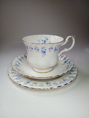 Royal albert memory lane trio - albert,