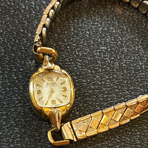 Vintage gold plated - avia, swiss