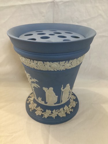 Wedgwood jasperware frog with - frog,