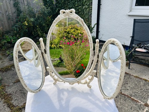 Vintage distressed triple oval - distressed,