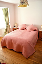 Super King Size cotton Quilted Bedspread and 2 Large Cushions Matching Set