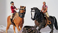 schleich hoses X2 and riders X 2 set with rug and tack B6