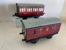 2 HORNBY MECCANO 0 GAUGE O TINPLATE MAROON COACH  & BRAKE GUARD VAN TO RESTORE