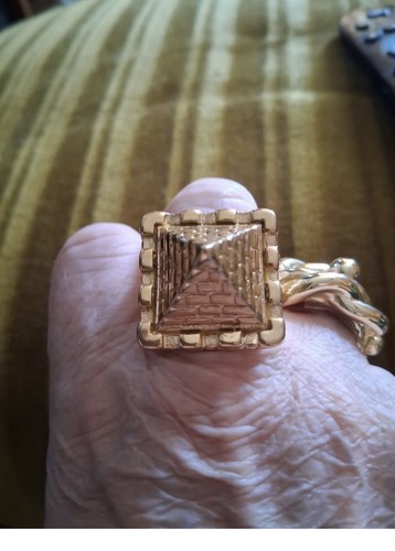 Pyramid ring size gold - u,