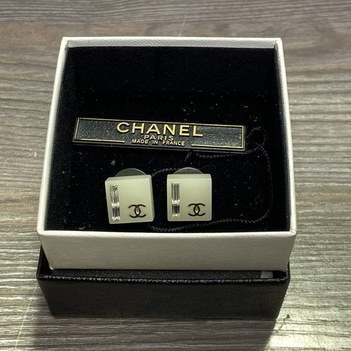 Chanel square cream logo - square,