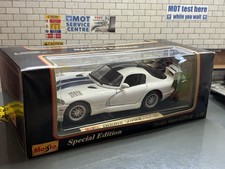 1:18 *BOXED* MAISTO 1997 DODGE