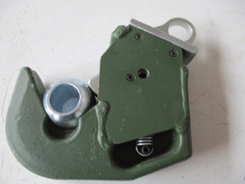 Tractor weld hook end cat - on,
