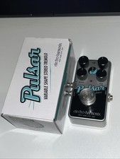 Electro Harmonix EHX Nano Stereo Pulsar Analog Tremolo Pedal Boxed Excellent