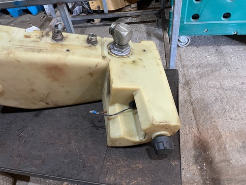 Hydraulic oil tank kubota - tank,