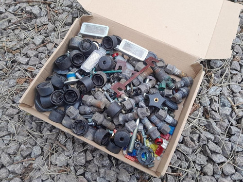 Beetle wheel bolts and - 20,
