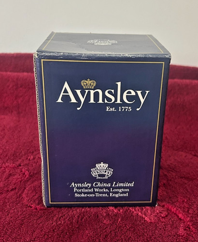 Royal worcester queen - royal,