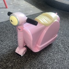 Skoot Ride-On Plastic Kids Suitcase/Luggage Colour: Pink | GOOD CONDITION