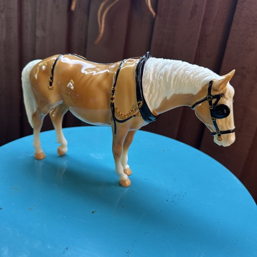 Breyer glossy palomino old - glossy,