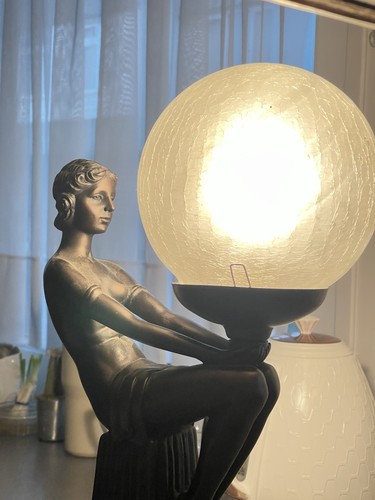 Vintage nude lady - nude, table