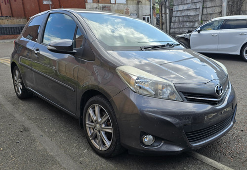 Toyota yaris 2011 mk3 - toyota, 2011+