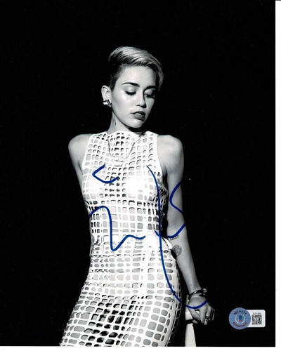 Miley cyrus signed 8x10 photo - 8x10,