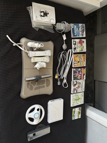 Nintendo wii with games 2 - wii,