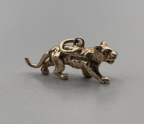 9ct gold tiger charm pendant - gold,