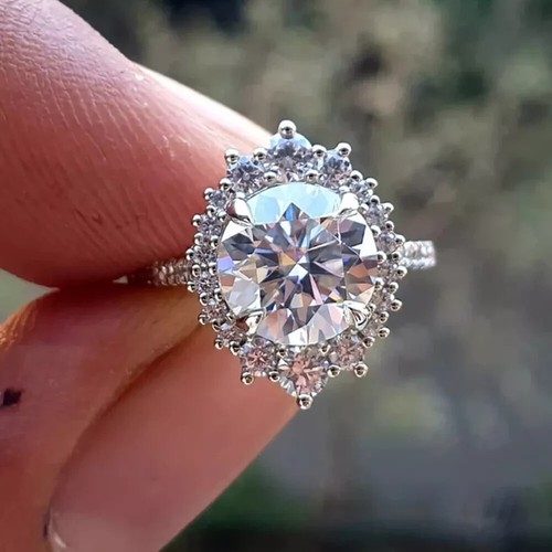 Tcw round cut moissanite - round,