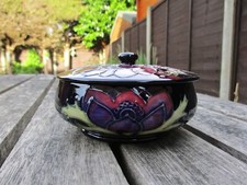 MOORCROFT   POTTERY. ANEMONE  PATTERN LIDDED TRINKET POT / BOX