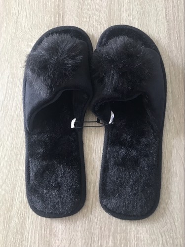 New black pom - pom,