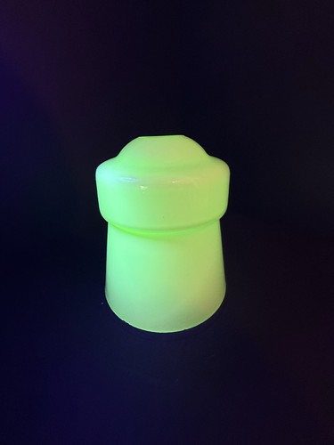 Uranium glass lamp shade - shade, green