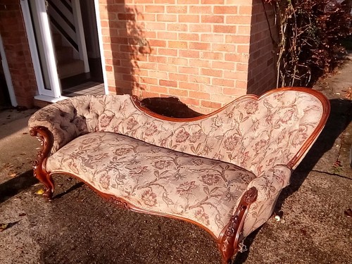Fine victorian walnut carved - fine,