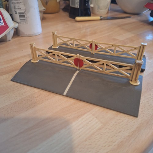 Tri ang r70 level crossing - level,