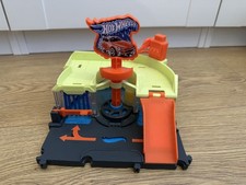 Hot Wheels City Downtown Express Car Wash & Toy Car Playset
