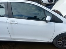 TOYOTA YARIS DOOR FRONT RIGHT