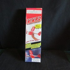 UM KFO6. PIPER.RUBBER POWER