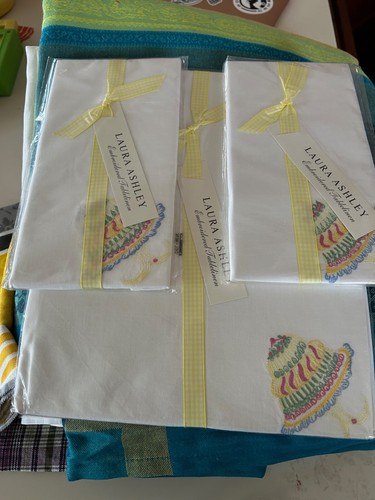 Laura ashley tablecloth x - laura,