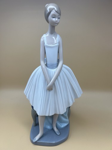 Lladro nao dancer standing - nao,