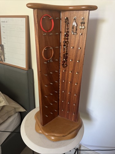 Bespoke jewellery revolving - bespoke,