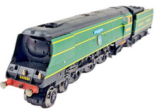 Hornby R2220 OO Squadron 34081