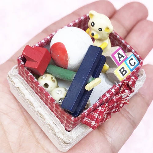 12th scale dolls - scale, house