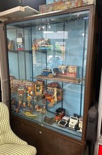 Retail Shop Glass Showcase