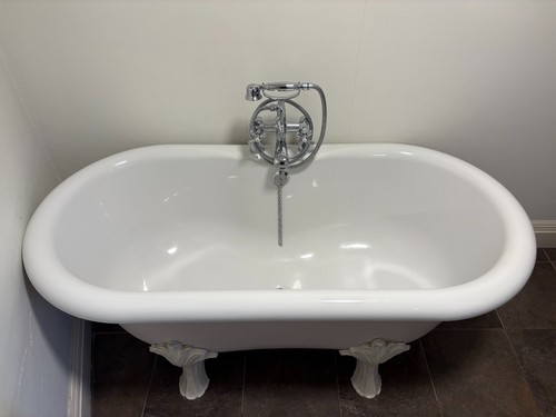 Acrylic freestanding roll - , top
