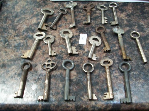 Job lot vintage keys - 19, to