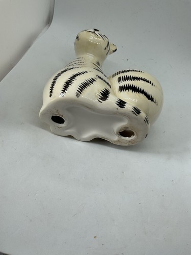 Vintage cat egg - cup, white