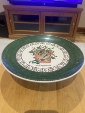 Wedgewood Sarah’s Garden Christmas Pedestal Cake In Dark Green Unused Boxed